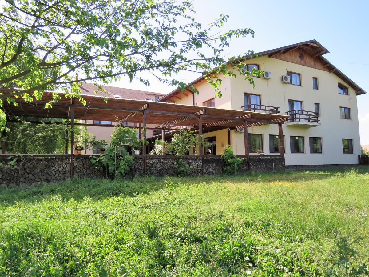 Kolpinghaus Bed and Breakfast Caransebeş Buitenkant foto
